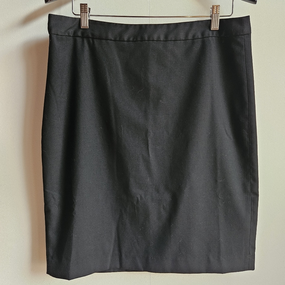 Banana Republic Knee-Length Skirt in Women's Size 12